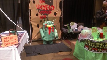 An 'Undead Android' booth with a zombie Android mascot.